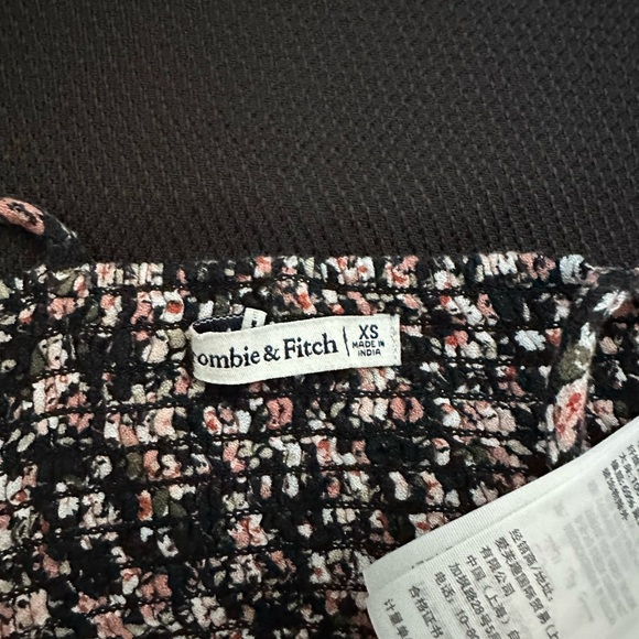 Abercrombie and Fitch Floral Black Crop Top - Picture 3 of 3